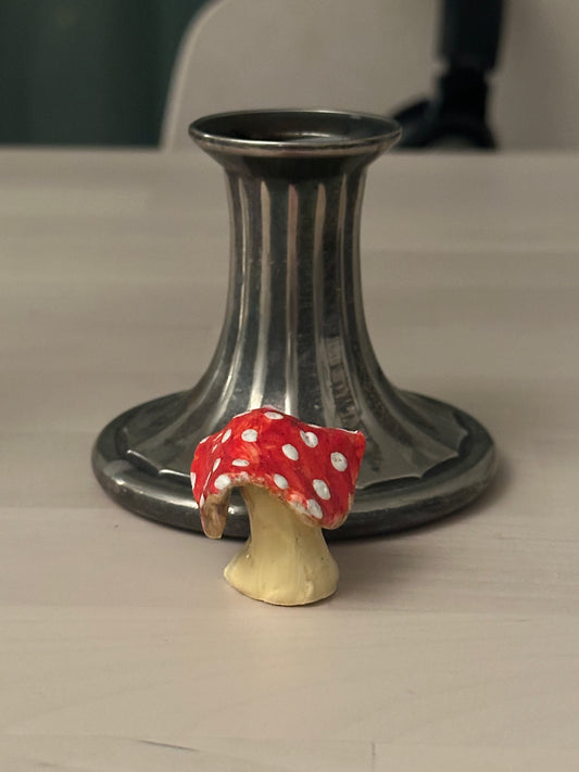 Droopy-Shroom Desk Friend 🍄