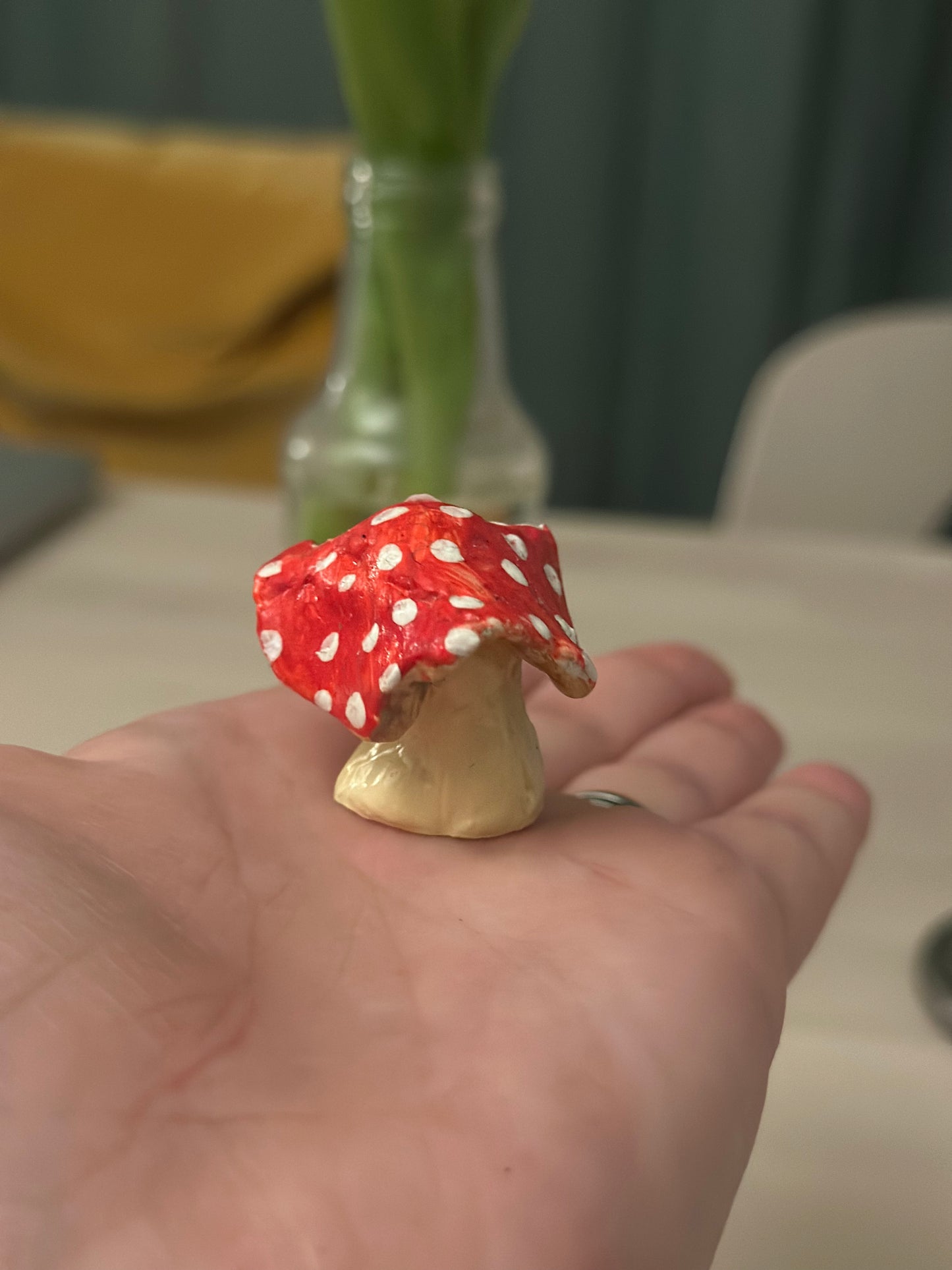 Droopy-Shroom Desk Friend 🍄